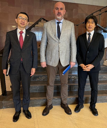 MIT ORGANIZATOR OBRAZOVNOG  PROGRAMA ZA NOVINARE U SARADNJI SA AMBASADOM JAPANA