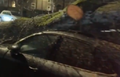 OLUJA ''DARA'' PRAVI RUSVAJ PO EVROPI! Građanima upućeno HITNO crveno upozorenje, na hiljade letova otkazano! (VIDEO)