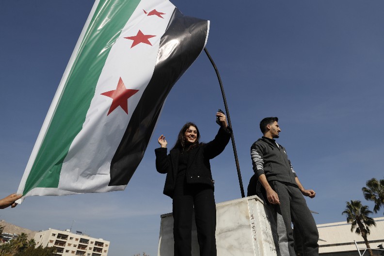 OTKRIVENO KAKO ĆE SE ŽENE OBLAČITI SADA KADA JE PALA ASADOVA VLADA: Sirijski pobunjenici progovorili o ljudskim pravima!