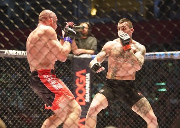 DŽOKEROVA DRAMA Naš poznati MMA borac otkrio da su mu se sat vremena borili za život