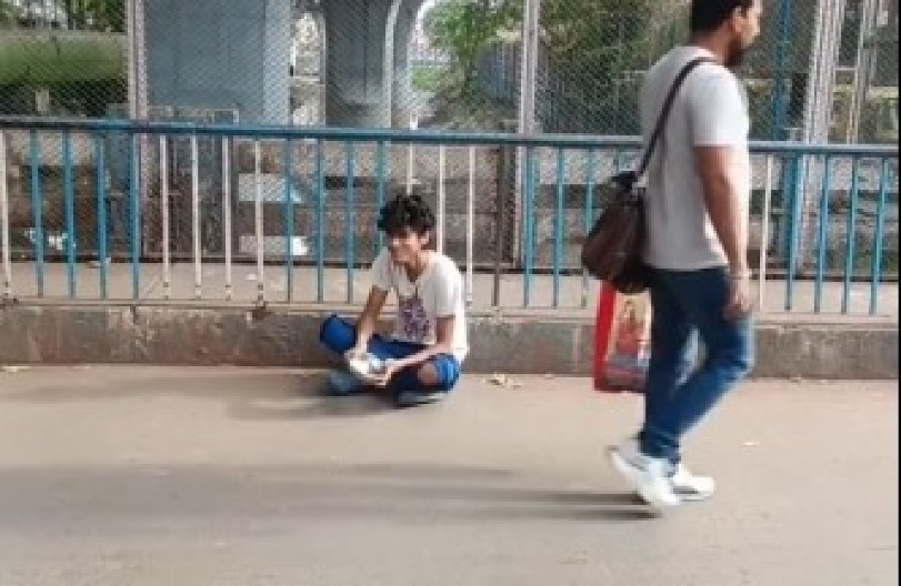 SEO NA ULICU I PRETVARAO SE DA JE PROSJAK Kada čujete koliko para je sakupio neće vam biti dobro, snimak zapalio društvene mreže!