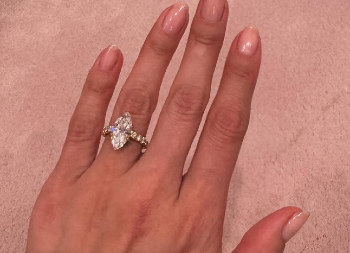 VERILA SE PEVAČICA KOJU SRBI OBOŽAVAJU! Odmah okačila fotku skupocenog prstena, svi čestitaju