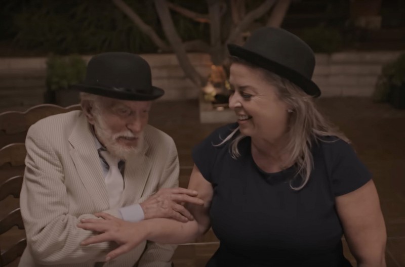 MISLILI SU DA JE LUD KADA JE OŽENIO 46 GODINA MLAĐU  Svi se zgražavaju nad njihovim brakom, za nju kažu da se udala za dedu