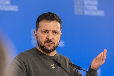 ZELENSKOM STIGLA PORUKA IZ AMERIKE Tramp mu  poručuje samo jedno