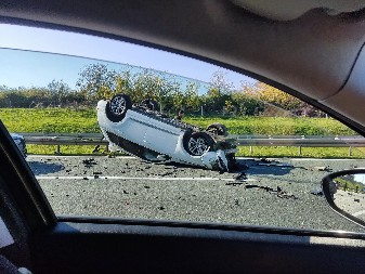 ŽENA UHAPŠENA ZBOG NESREĆE KOD NEGOTINA Kolima sletela sa puta - njen suvozač poginuo!