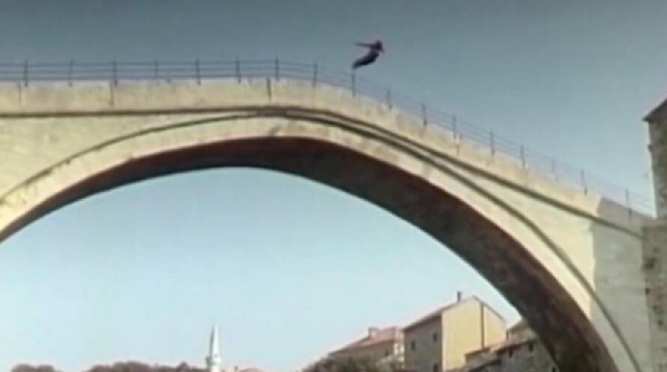 PLAĆEN MILION DOLARA ZA SAMO JEDAN SKOK! Evo ko je Brenin kaskader iz "Hajde da se volimo"!