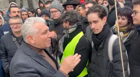 NEVEROVATNA SCENA ISPRED POŠTE Anđelković iznenadio studente: Svi imate otvorena vrata da se zaposlite u Pošti! (VIDEO)