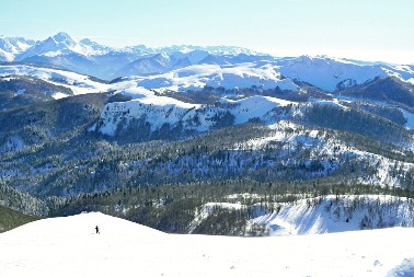 NEMA POVOLJNIJEG SKIJALIŠTA U REGIONU Cena za odrasle 15 evra, za decu 12 evra
