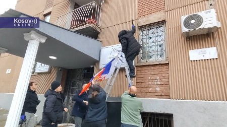 KURTI NASTAVLJA DA TERORIŠE NAŠ NAROD NA KIM  Strašne scene u Severnoj Mitrovici