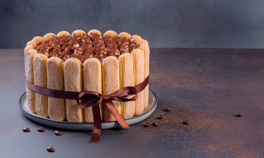 MARKIZA SA ČOKOLADOM Neodoljiva poslastica pomera granice dobrog ukusa, u sočnom spoju sa piškotama