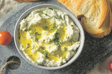 AROMATIČNI KREM NAMAZ Mažite samostalno na hleb ili dodajte kao prilog, prste da poližete