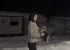 MAJKO MILA, OVO JE ZA LUDNICU Žena pokušala da pretvori vodu u maglu, pa se OŠURILA po glavi - zastrašujuće! (VIDEO)