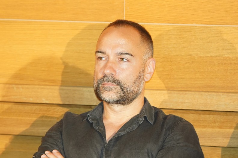 MUČKI UBIJENA MAJKA NAŠEG GLUMCA! Ubica ispalio metak, pa zapalio stan, o jezivom zločinu se i dalje priča!