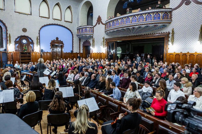 Subotički simfonijski orkestar sjajnim Novogodišnjim gala koncertom oduševio Subotičane (FOTO)