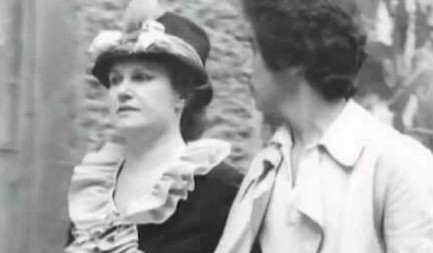 DOBITNICA "ZLATNE ARENE" SKONČALA KAO BESKUĆNICA Srpsku glumicu zelenaši je izbacili na ulicu, a za bivšeg nije htela ni da čuje