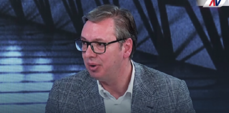 VUČIĆ POSLAO MOĆNU PORUKU: Znate koja ptica se popne orlu, pa ga kljuca stalno? Vrana - orao je pobedi tako što leti u visinu (VIDEO)