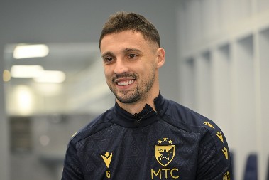 OD FOČE, PREKO PEĆINACA, IGRANJA SA IBROM, DO OSTVARENJA SNA Rade Krunić za sport.alo o pozivu Partizana, igranju za Srbiju, Dejvidu Bekamu i jednoj želji koja će oduševiti navijače Zvezde