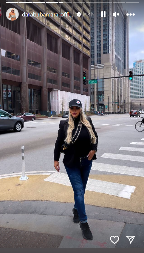 ZAUSTAVILI SAOBRAĆAJ ZBOG DARE BUBAMARE! Orila se muzika na semaforu, svi pevali uglas! (VIDEO)