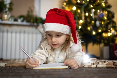 "MAMA KAŽE DA OVE GODINE NEĆEŠ DOĆI" Devojčica napisala pismo Dedu Mrazu, rasplakala i najtvrđa srca