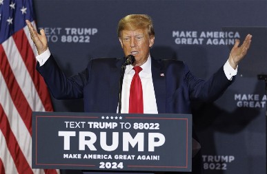 AMERIKA NA NOGAMA Tramp razmatra radikalnu odluku