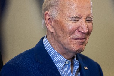 HLADAN TUŠ ZA BAJDENA: Administracija predsednika SAD usvojila nezakonitu meru?