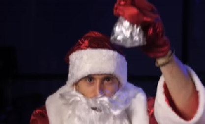 PA OVO JE POTPUNI HIT Aleksa Avramović se obukao kao Deda Mraz, pa poslao poruku na ruskom (VIDEO)