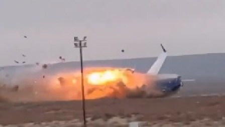 38 MRTVIH U STRAVIČNOJ NESREĆI Snimak pada aviona ledi krv u žilama (FOTO/VIDEO)