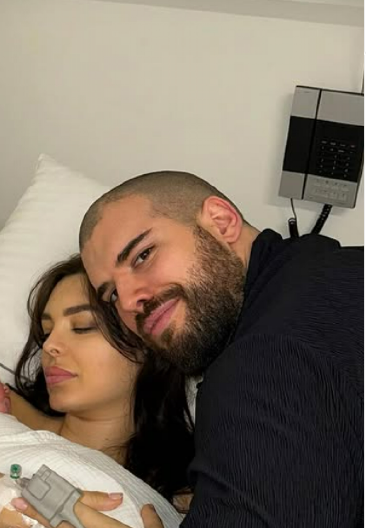 PORODILA SE ANĐELA ADAKTAR! Adam se odmah oglasio: "Moja žena je heroj" (FOTO)