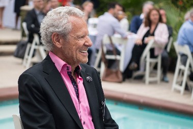 IZLAZI NA "SASTANKE" I U 77. GODINI, MORAO JE DA NASTAVI DA ŽIVI Nakon smrti supruge traži novu ljubav