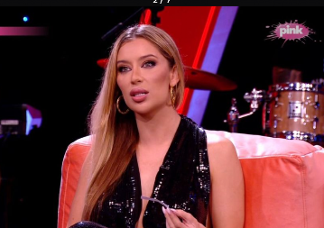 TEA TAIROVIĆ DIGLA BUNU U AVIONU! Obaveštenje na telefonu je navelo da odustane od leta: ''Na kraju avion nije ni poleteo''