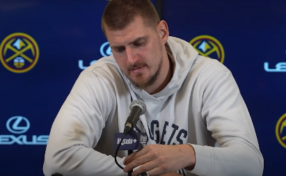 "ŠTA NE VALJA? SVE!" Jokić bez dlake na jeziku: Srbin zagrmeo na konferenciji, pa tražio samo jednu stvar od saigrača (VIDEO)
