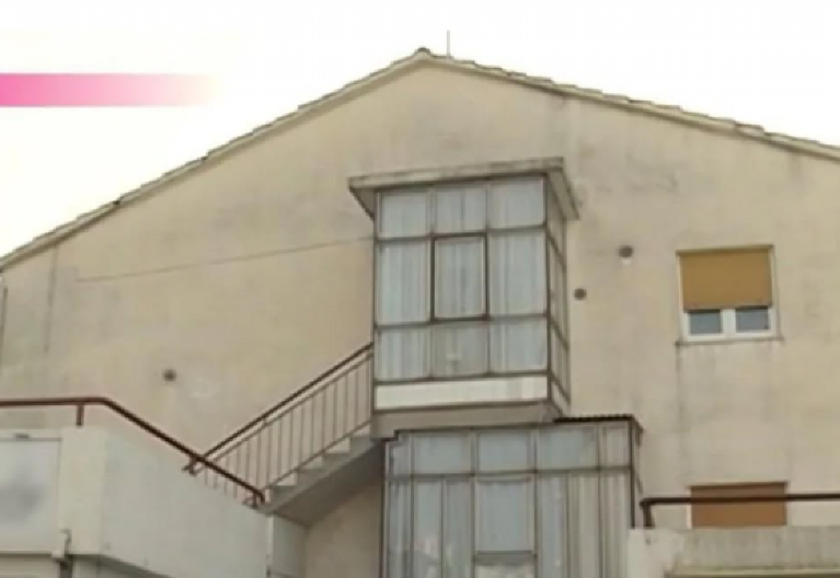 IMA OGROMNO BOGATSTVO, A ŽIVI U NAJSIROMAŠNIJEM DELU GRADA Šokiraćete se kada čujete istinu o poznatoj pevačici! (FOTO)