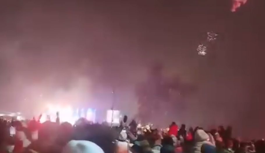 UŽIČANI NAJVESELIJI! Blještao vatromet u novogodišnjoj noći, na Zlatiboru sve treštalo! (VIDEO)