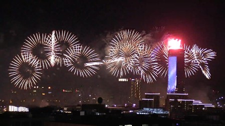 SKANDAL U NOVOGODIŠNJOJ NOĆI! Turisti demolirali hotel u Beogradu, bacali kamenje svud oko sebe : Ovo ih je razbesnelo!
