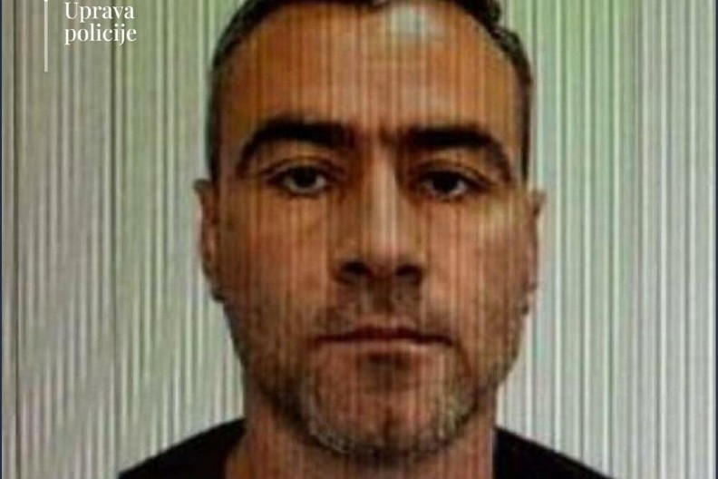 PUCAO SEBI U GLAVU NA OVE REČI POLICIJE! Ovako su izgledali poslednji trenuci Aca Martinovića koji je napravio masakr na Cetinju