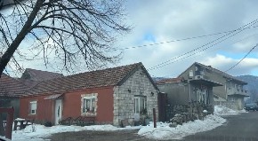 NA KUĆI NOVOGODIŠNJI UKRASI, A DECU IM POBIO UBICA SA CETINJA! Dom likvidiranih anđela ostao pust - cela ulica U SUZAMA!