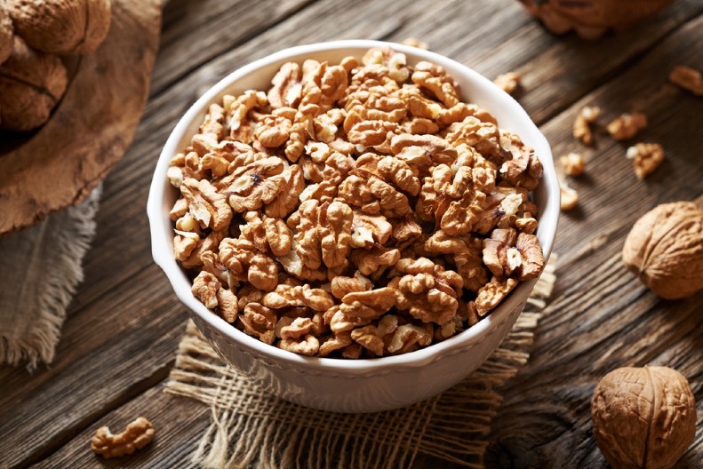 GORKE ORAHE MOŽETE DA SPASITE Ne bacajte ih, bakin trik će im brzo vratiti lep ukus