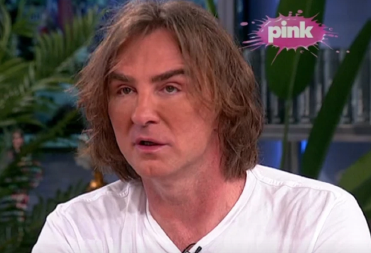 ''POSTALA JE SRPKINJA I SLAVI SADA NAŠE PRAZNIKE!'' Željko Mitrović sa njom u naručju čestitao Badnje veče i Božić, usledila lavina komentara