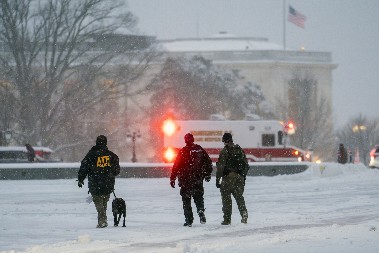 AMERIKA BROJI MRTVE IZ OLUJE Nevreme paralisalo celu zemlju, skače broj žrtava