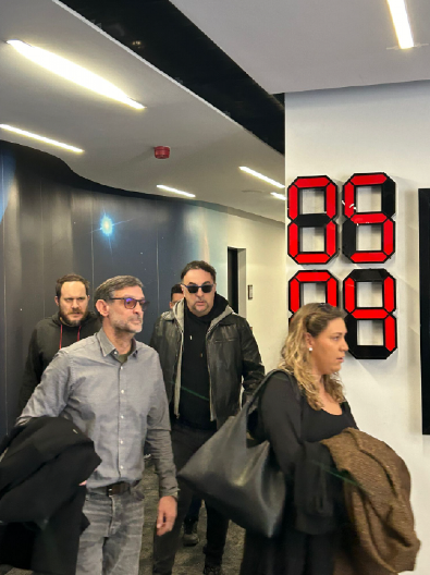 KO JE SVE DOŠAO NA KOMEMORACIJU MILORADU MILINKOVIĆU? Glumci ujedinjeni u bolu, a pojavio se i ovaj poznati pevač (FOTO)