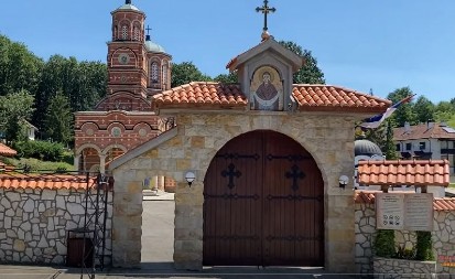 ČUDOTVORNI IZVOR PORED KRUŠEVCA: Prema legendi Majka Božja je manastir Đunis blagoslovila i prorekla da će lečiti bolesne