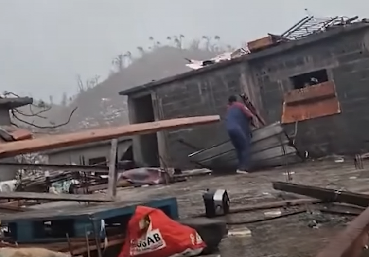 DVE OSOBE POGINULE U STRAVIČNOM NEVREMENU Sever je pogođen u sredu, službe na terenu