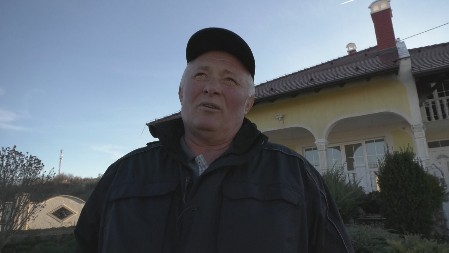 ON JE JEDINSTVEN U SRBIJI Umesto da gaji krave i ovce,  Dušan iz sela Brzan brine o ovim životinjama na svom imanju