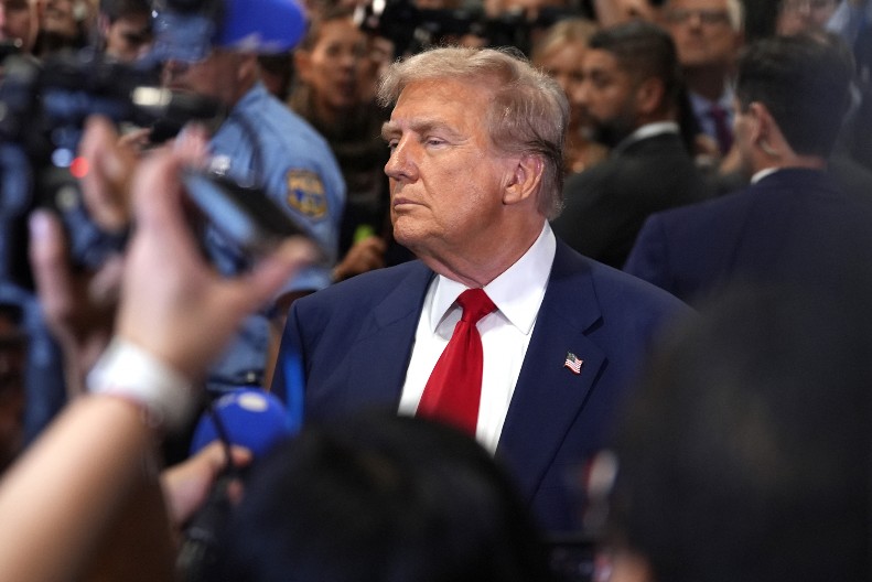 OD DANAŠNJEG DANA TRAMPU ZAVISI SVE! Donald čeka presudu u slučaju Stormi Danijels, jedno nikako nije mogao da spreči