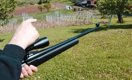 HAPŠENJE U DEČANIMA Izvukao se muškarac kod koga je pronađen snajper sa municijom ?