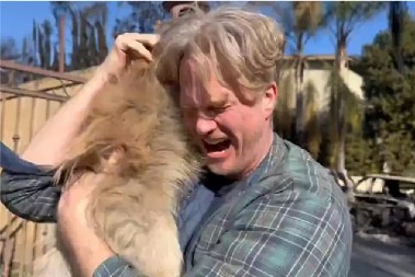 IZGUBIO JE KUĆU U POŽARU, MISLIO JE DA JE PAS POGINUO! Jecaji ovog vlasnika pokidaće vas na delove, kad je video mališana živog...(VIDEO)