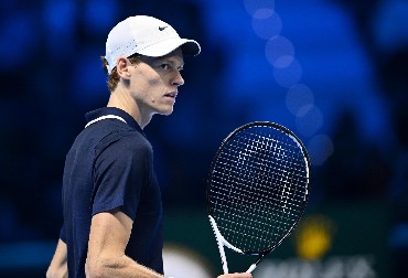 TOTALNA SRAMOTA Dokaz da pravila u tenisu nisu ista za sve: Siner pocrveneo od muke