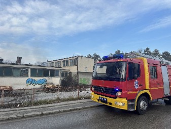VELIKI POŽAR NA VOŽDOVCU Šest atomobila  je potpuno izgorelo