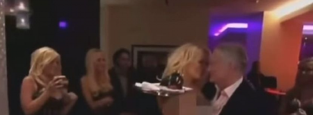 POZNATA GLUMICA POTPUNO GOLA Objavljen njen eksplicitni snimak, pogledajte šta radi kao od majke rođena (VIDEO 18+)