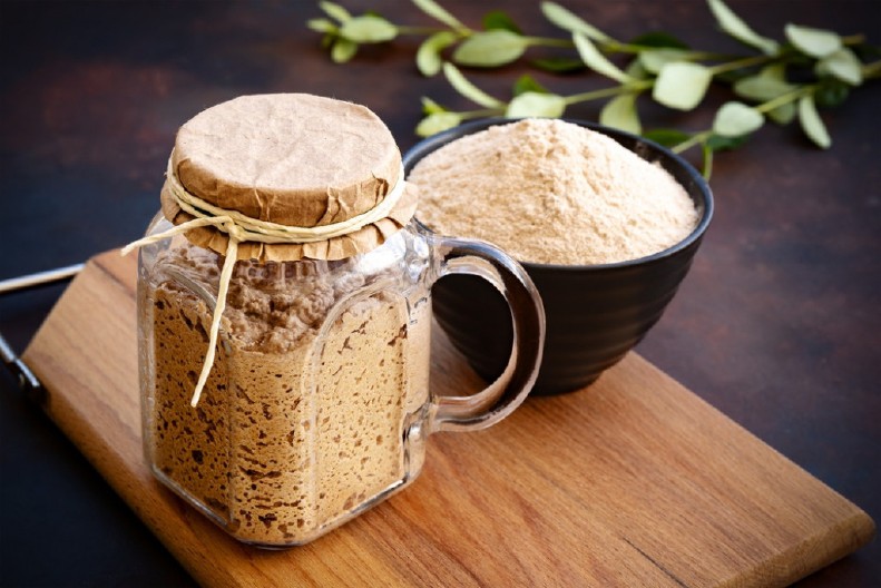 ČETIRI ZDRAVE ZAMENE ZA BELO BRAŠNO Savršene za osobe kojima smeta gluten i koje imaju probleme sa crevima